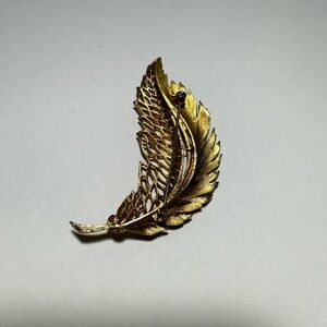 Leaf brooch